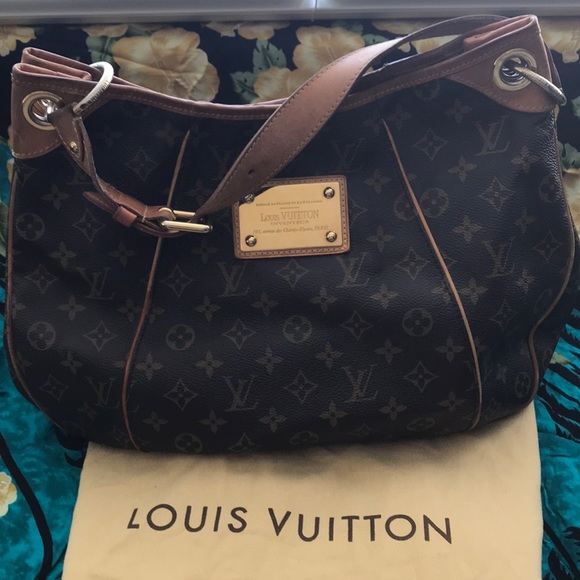 Louis Vuitton Galleria PM Monogram Handbag - Picture 2 of 11